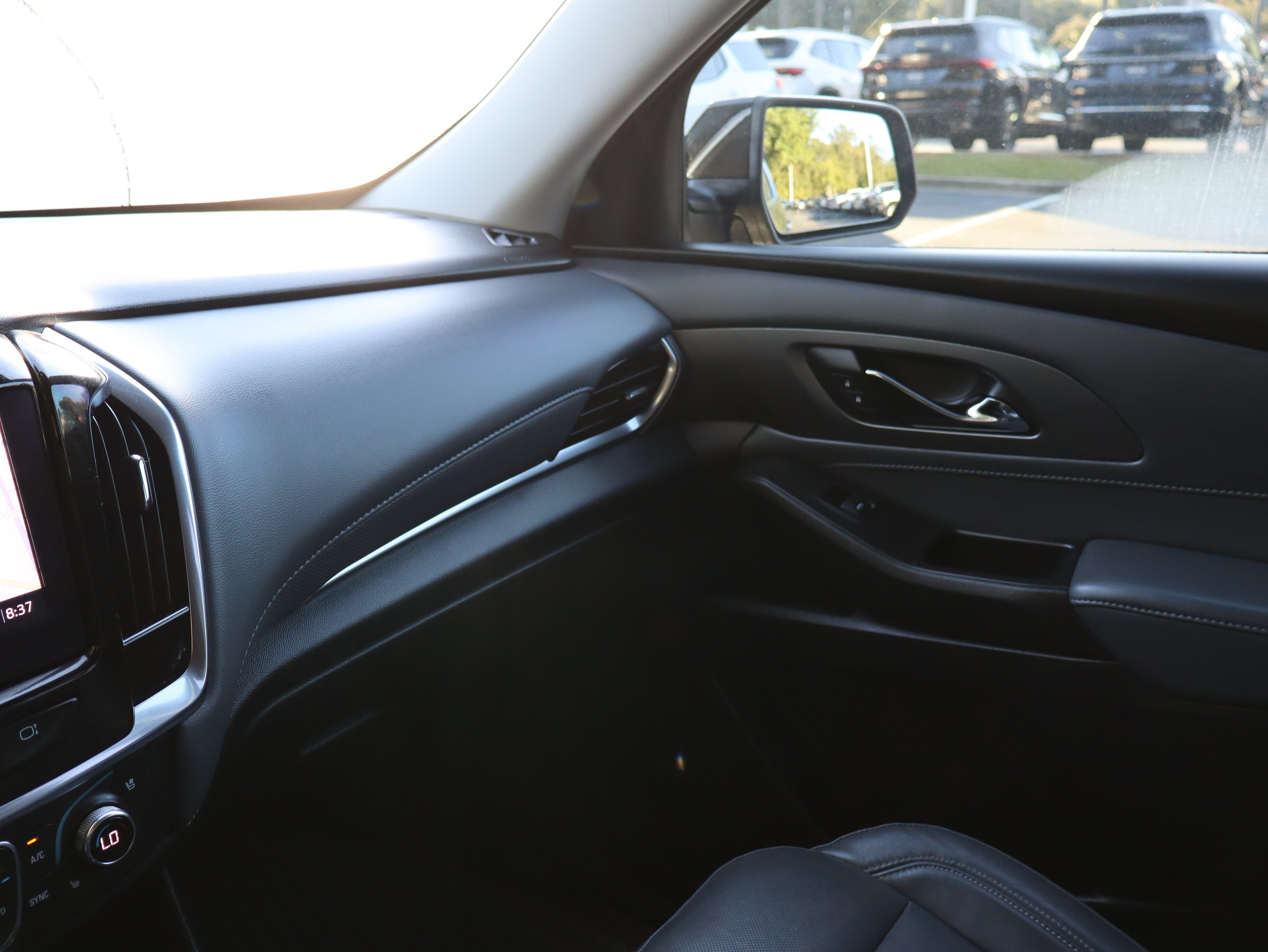 Used 2021 Chevrolet Traverse Premier FWD image 42