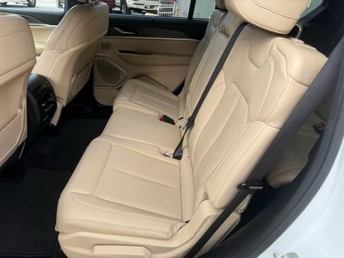 Used 2023 Jeep Grand Cherokee L Limited w/ Luxury Tech Group II AWD/4WD image 10