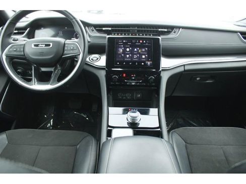 Used 2022 Jeep Grand Cherokee L Laredo image 14