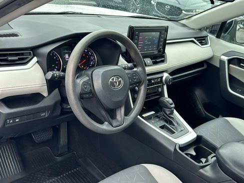Used 2021 Toyota RAV4 XLE w/ Convenience Package FWD image 13