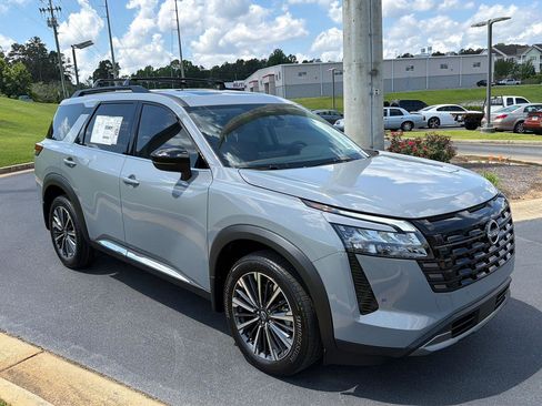 New 2026 Nissan Pathfinder Platinum FWD image 8