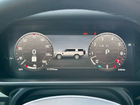 Used 2025 Land Rover Defender 130 V8 image 3