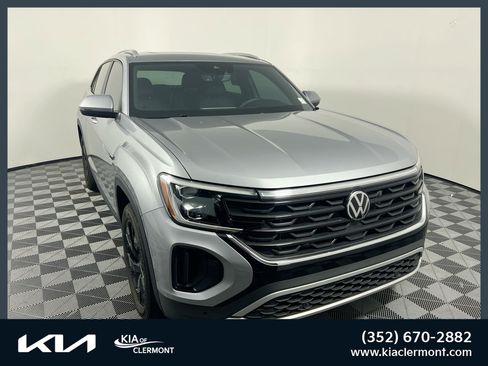 Used 2025 Volkswagen Atlas Cross Sport SE FWD image 1