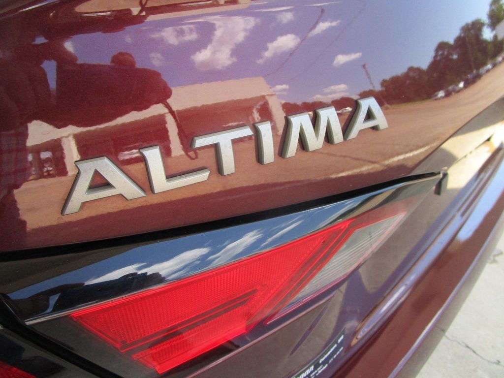 Used 2025 Nissan Altima 2.5 SV FWD image 13