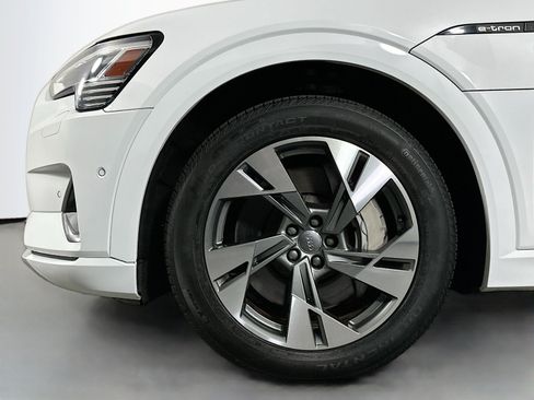 Used 2020 Audi e-tron Premium Plus image 12