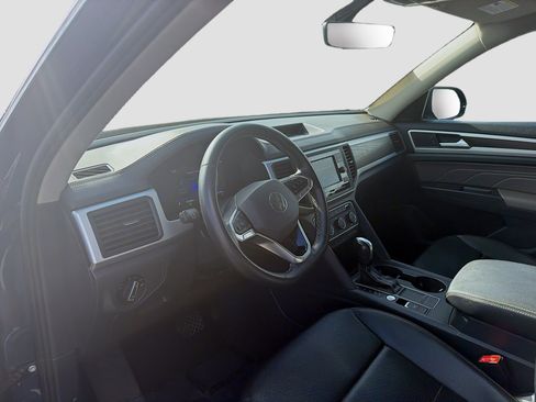 Certified 2022 Volkswagen Atlas SE image 9