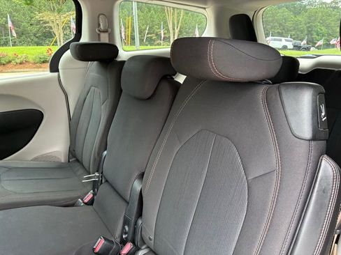 Used 2018 Chrysler Pacifica Touring Plus w/ Tire & Wheel Group FWD image 15
