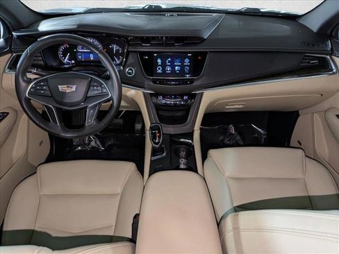 Used 2017 Cadillac XT5 FWD image 16