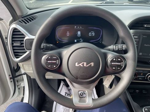 Used 2025 Kia Soul LX w/ LX Technology Package FWD image 14