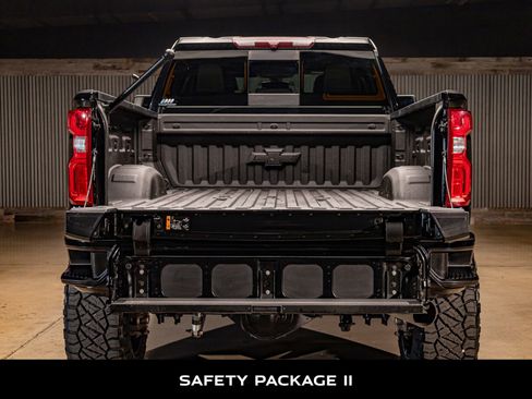 Used 2022 Chevrolet Silverado 2500 LTZ w/ LTZ Plus Package image 9