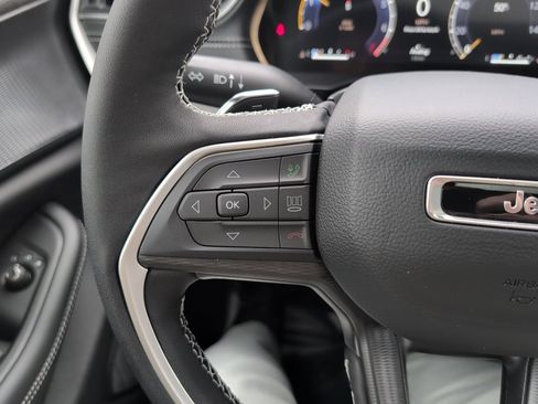 New 2025 Jeep Grand Cherokee L Laredo image 24