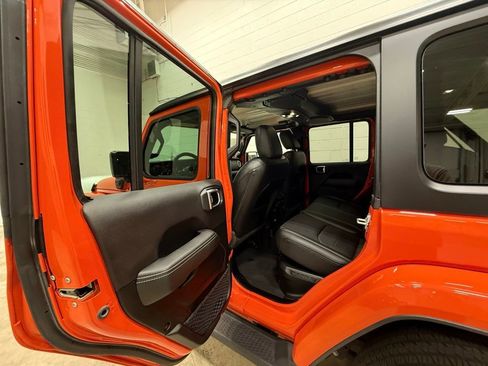 Used 2023 Jeep Wrangler Unlimited Sahara AWD/4WD image 28