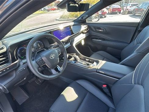 New 2025 Toyota Crown Signia image 11