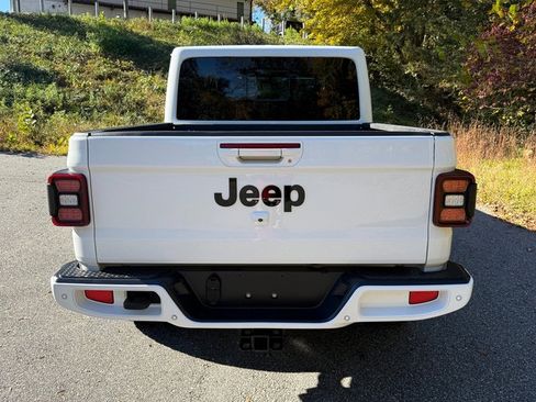 Used 2021 Jeep Gladiator Overland image 7