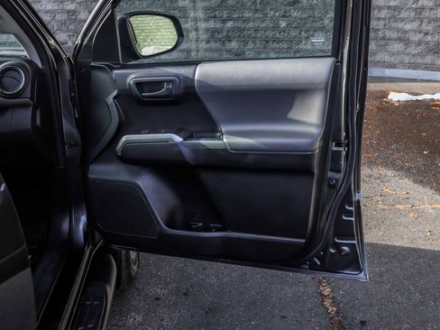 Used 2017 Toyota Tacoma SR5 image 14