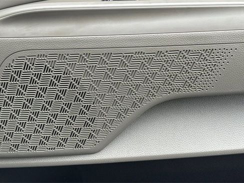 Certified 2025 Kia Carnival EX image 23