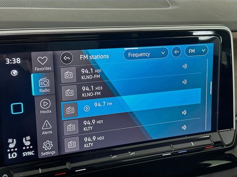 Used 2024 Volkswagen Atlas SE w/ Panoramic Sunroof Package FWD image 21