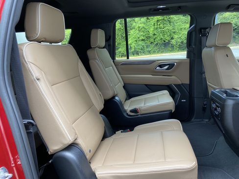 Used 2024 Chevrolet Suburban Premier w/ Premium Package RWD image 39