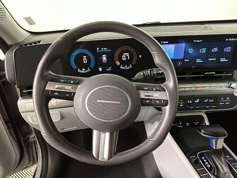 Used 2025 Hyundai Kona SEL FWD image 17
