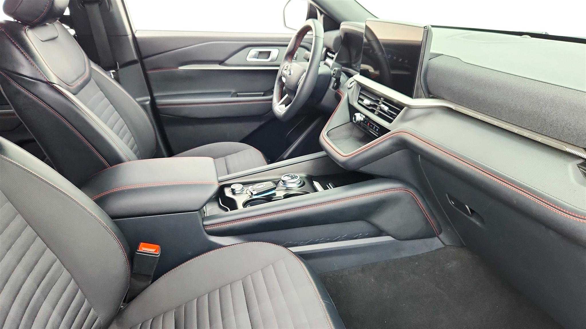 Used 2025 Ford Explorer ST-Line AWD/4WD image 18
