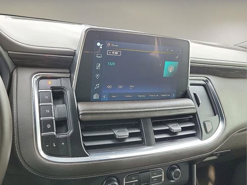 Used 2024 Chevrolet Suburban Z71 w/ Luxury Package image 16