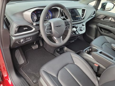 New 2026 Chrysler Pacifica Select FWD image 21