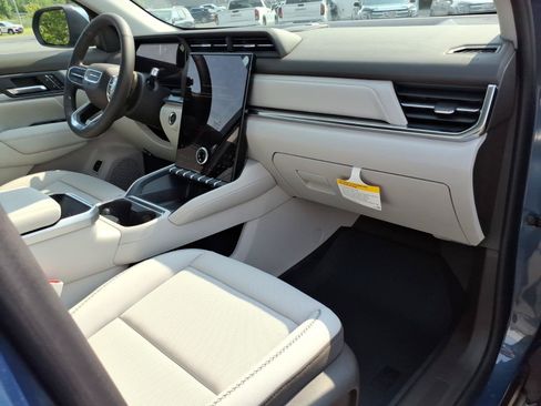 New 2026 GMC Terrain Denali w/ LPO, Floor Liner Package AWD/4WD image 9