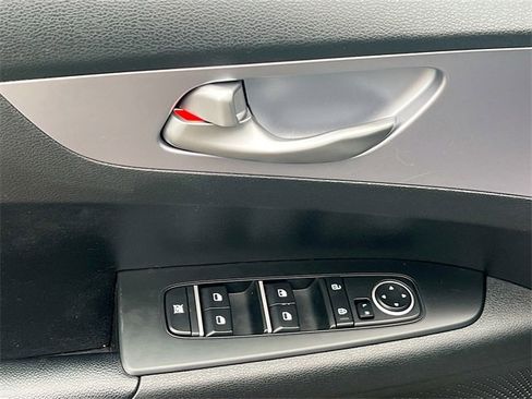 Used 2022 Kia Forte LXS image 17