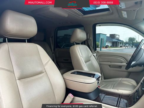 Used 2013 Cadillac Escalade Premium image 17