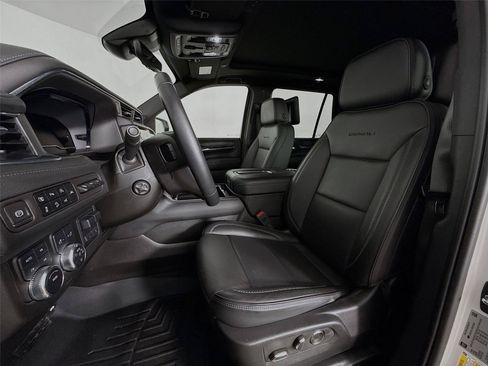 Used 2024 GMC Yukon Denali w/ Advanced Technology Package AWD/4WD image 23