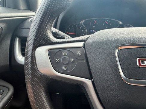 Used 2024 GMC Terrain SLE image 28