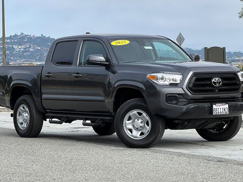 Used 2022 Toyota Tacoma SR image 2