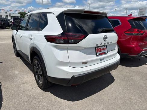 Used 2024 Nissan Rogue SV AWD/4WD image 8