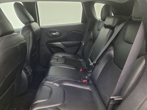 Used 2020 Jeep Cherokee Latitude Plus image 18