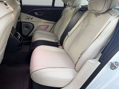 Certified 2024 Bentley Flying Spur V8 image 18