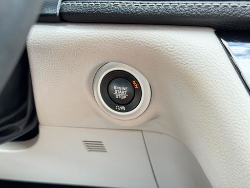 Used 2022 Chrysler Pacifica Touring-L FWD image 21