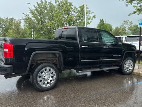 Used 2018 GMC Sierra 2500 Denali AWD/4WD image 3