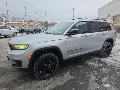 Used 2023 Jeep Grand Cherokee L Laredo image 34