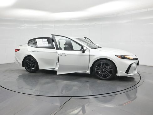 Used 2026 Toyota Camry XSE FWD image 32