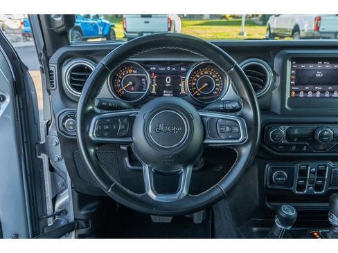 Used 2020 Jeep Gladiator Overland w/ Trailer Tow Package image 21