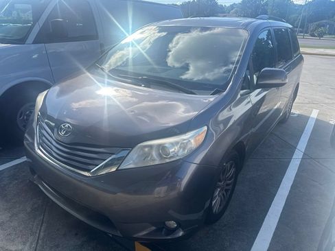 Used 2015 Toyota Sienna XLE w/ XLE Navigation Package FWD image 1
