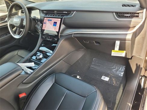 New 2025 Jeep Grand Cherokee L Limited image 17