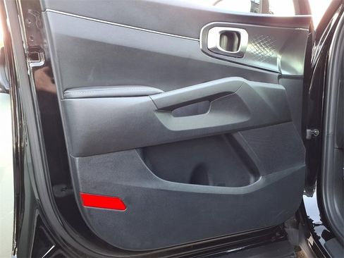 Used 2025 Kia Sorento S image 21