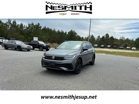 Used 2022 Volkswagen Tiguan SE R-Line AWD/4WD image 1