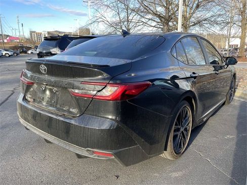 Used 2025 Toyota Camry SE image 4