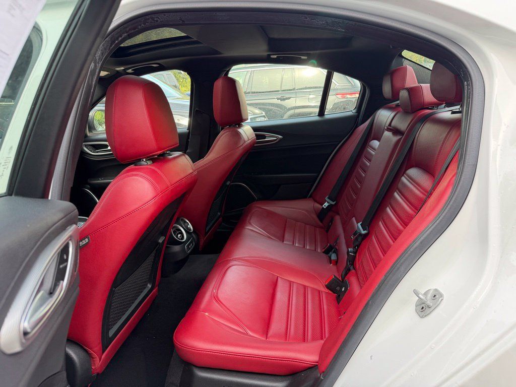 Used 2023 Alfa Romeo Giulia Veloce RWD image 11