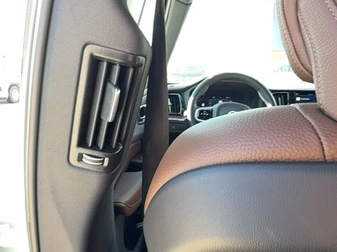 Certified 2023 Volvo XC60 B5 Plus image 17
