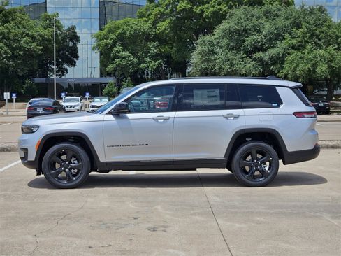 New 2025 Jeep Grand Cherokee L Altitude image 3