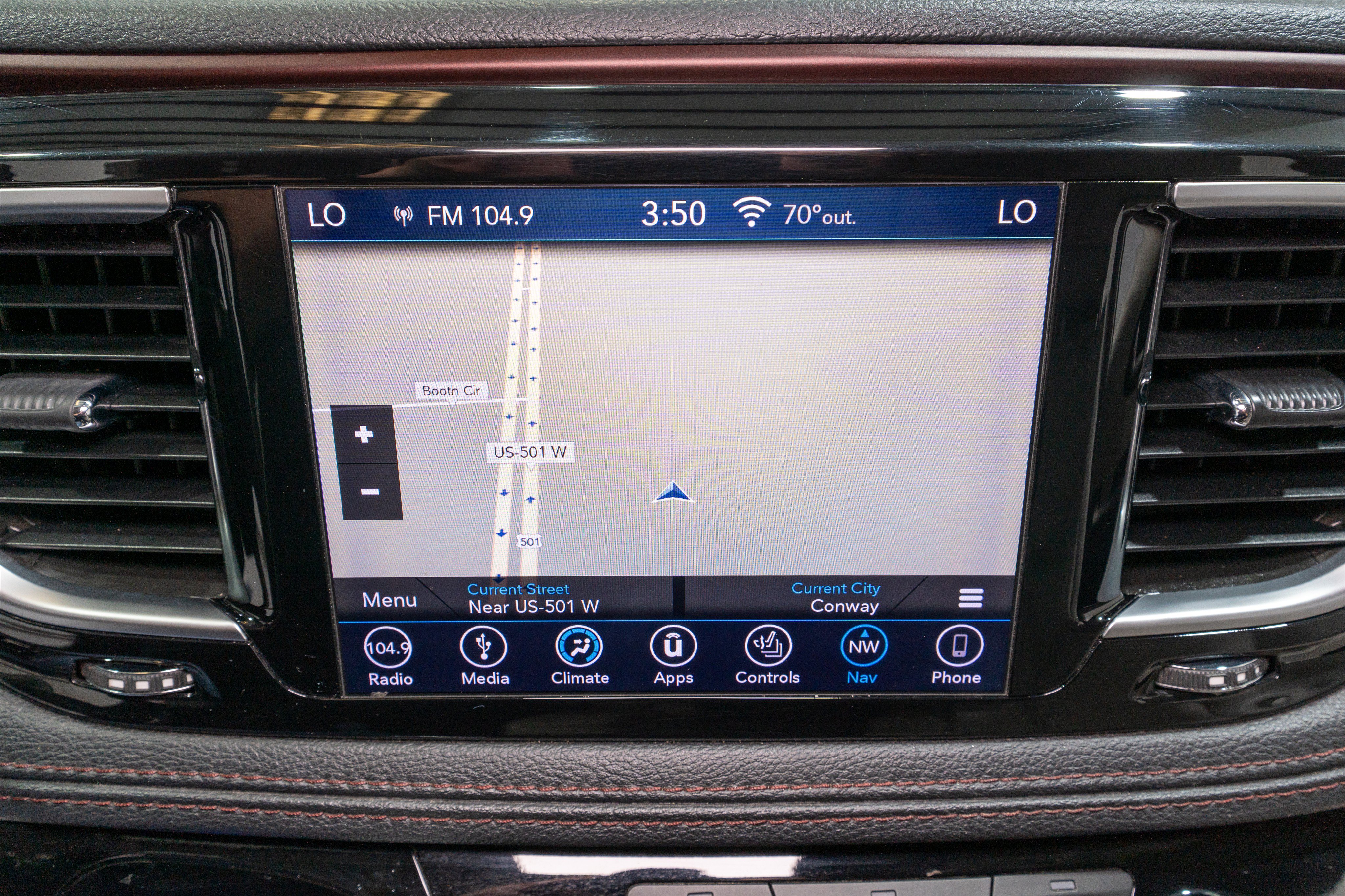 Used 2019 Chrysler Pacifica Limited w/ Tire & Wheel Group FWD image 17