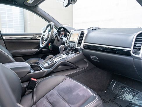 Used 2016 Porsche Cayenne GTS image 27